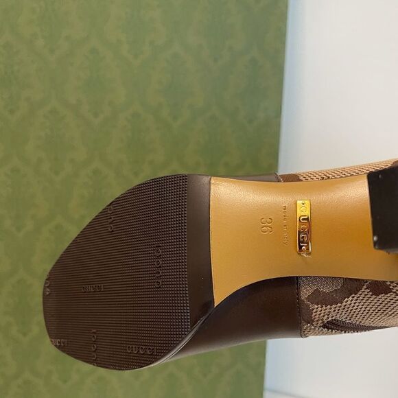 GUCCI
Monogram Jumbo GG Calfskin Interlocking G Anna Boots Camel Ebony - Picture 8 of 9